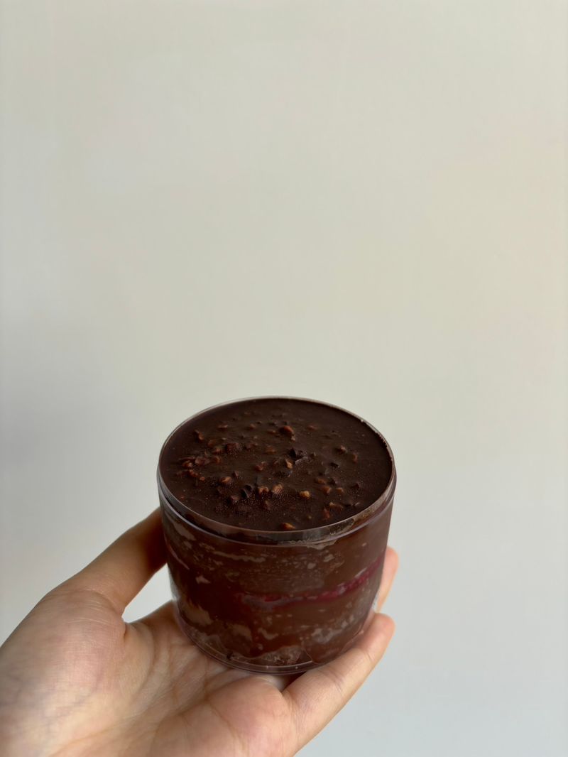 Sep. 久點 巧莓脆皮慕斯杯 - 巧克力與草莓脆皮慕斯