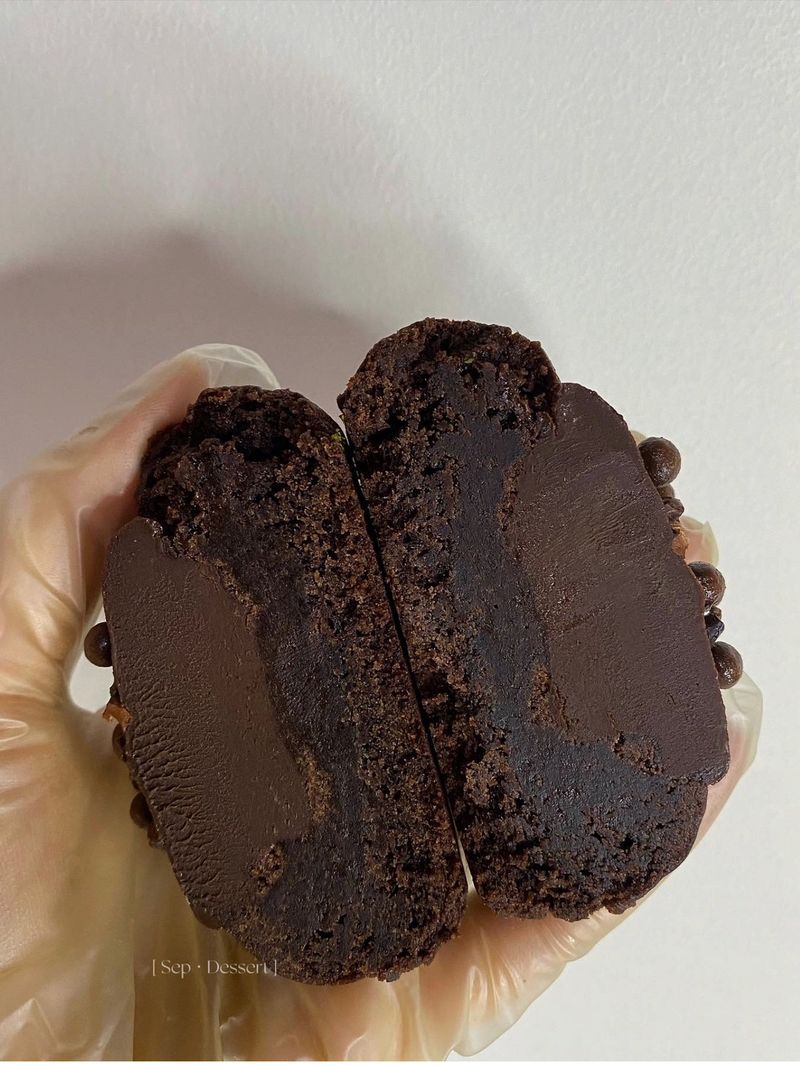 Sep. 久點 重可可碎粒 - 重可可軟餅乾夾可可甘納許與可可碎粒